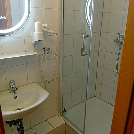 Niehler Otel 2*